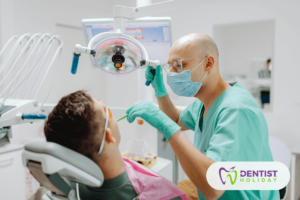 pacient la stomatolog pentru implant dentar